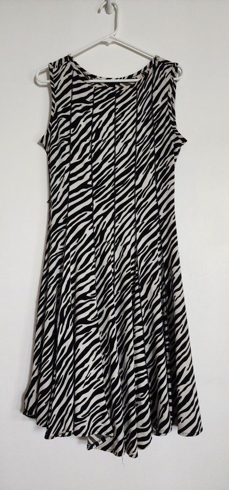 New Forever Black And White Women's Dress Size PL