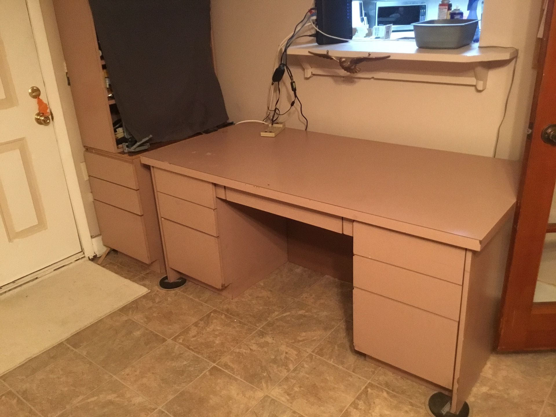 FREE Extremely well built desk. Very sturdy will last a lifetime FREE