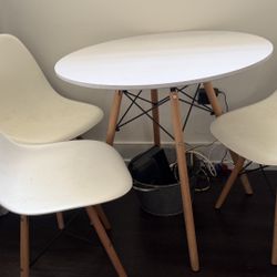 White Wood Round Dinner/coffee Table With 3 Chairs