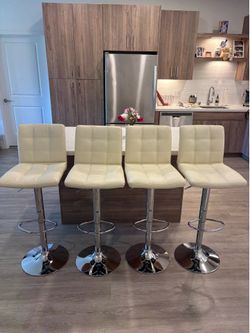 Set of 4 Cream Bar Stools