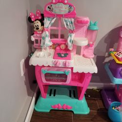 Minnie Mouse Kitchen Playset With Extra Extra