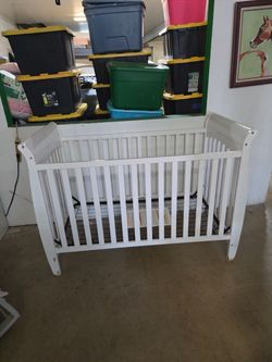 White Wood Baby Crib with Spring Base