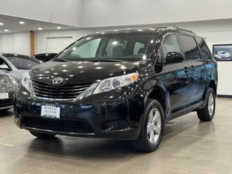2012 Toyota Sienna LE 8-Passenger