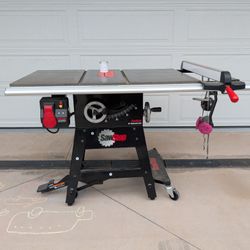 Sawstop Contractor Table Saw With Cast Iron Wings