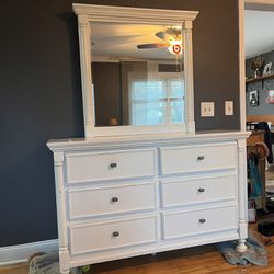 Girls Dresser With Mirror 