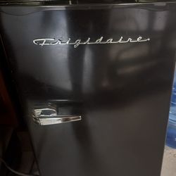 Frigidaire Retro Mini Fridge – Black – Excellent Condition