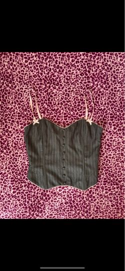 https://offerup.com/redirect/?o=SS5BTQ==.GIA pinstripe corset top🎀🩶