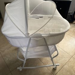 White Baby Bassinet/Crib