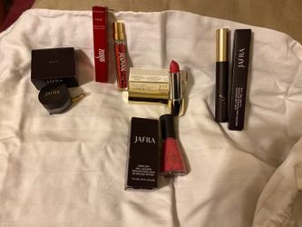 Creme Eyeliner, Nail Polish, Mascara, Lipstick, Mini Toilette