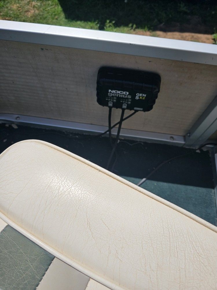 24 Ft Pontoon Boat W/115 HP Johnson Outoboard for Sale in Lubbock, TX