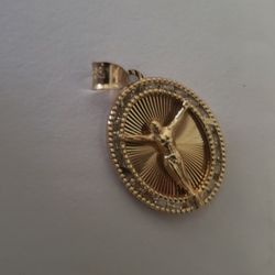 10 KT GOLD JESUS CHRIST PENDANT