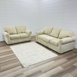 Couch and loveseat set creme/beige