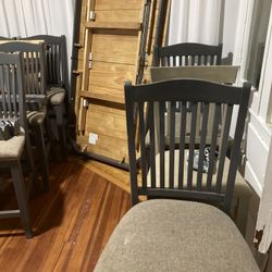 Dinning Table 8 Seats But Can Also Be 6 Seats 