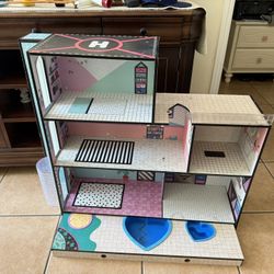 LOL Surprise OMG Fashion 3'×3' Wood Doll House