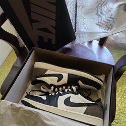 Jordan 1 Low OG Mocha