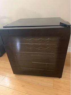 Insignia Wine Cooler NS-WC16BK6