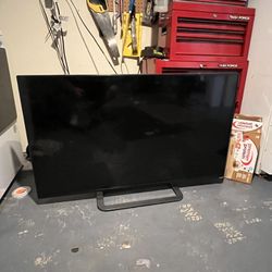 Free 50” Vizio TV - Turns On But Doesn’t Stay On