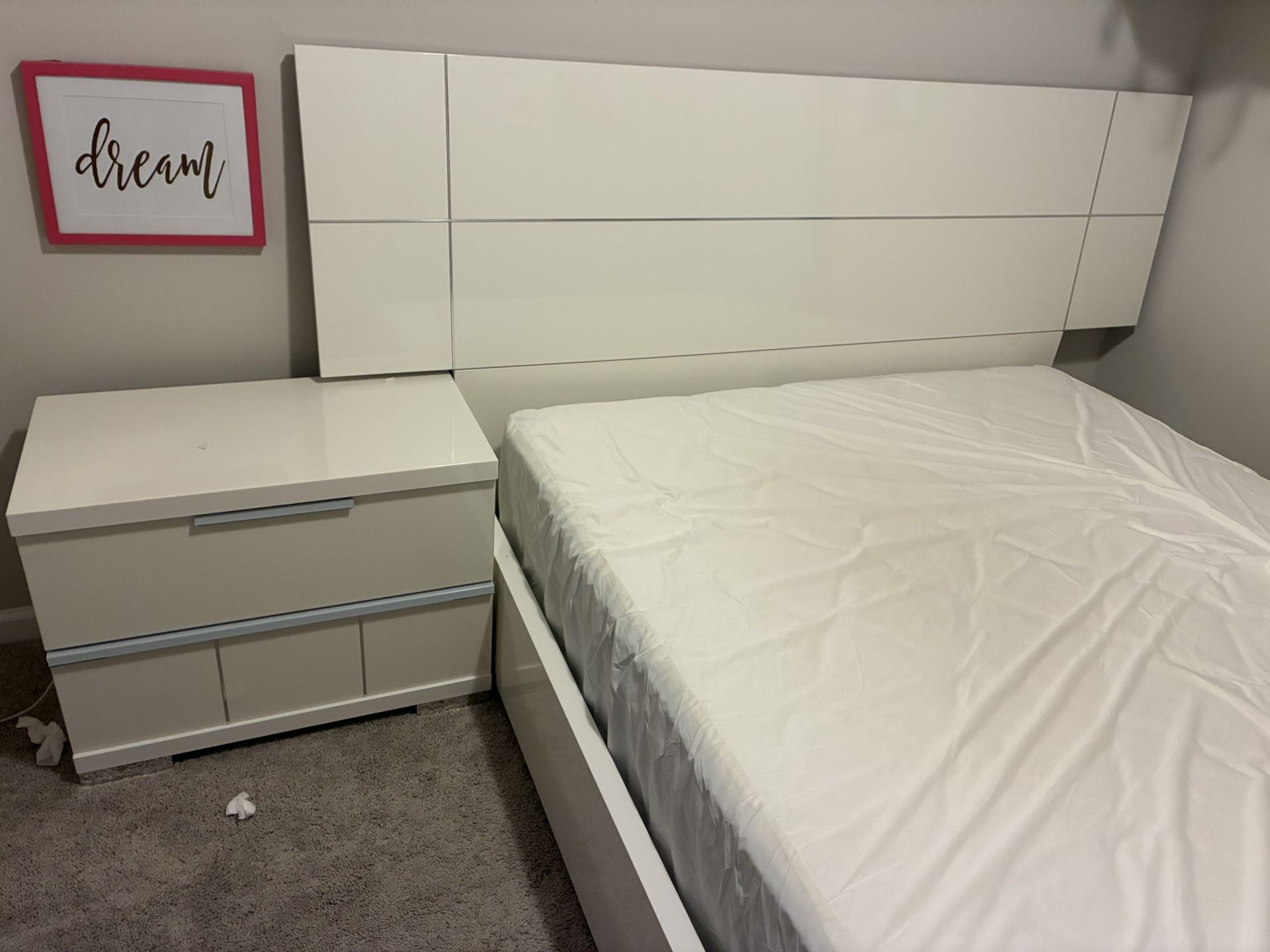 Queen Bed Set w/ Matching dresser And Night Stand