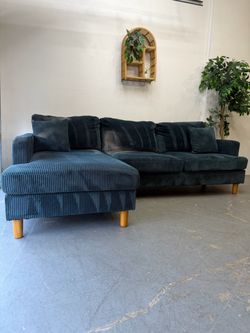 Sectional Sofa ( Delivery Available)