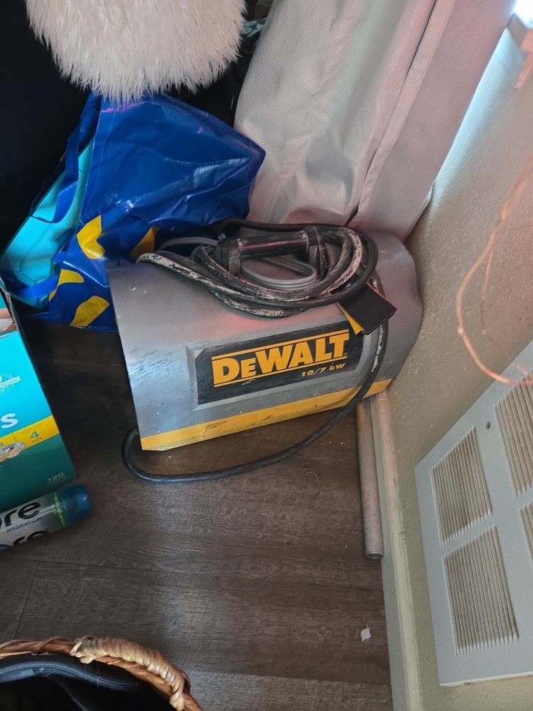 Giant Dewalt Shop HEATER
