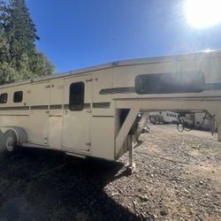 Diamond D Three Horse Gooseneck Weekender