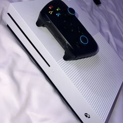 1TB XBOX ONE S. !!!ITS NOT SERIES S!!!