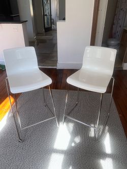 2 IKEA While bar stools