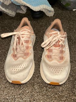 WOMEN'S HOKA KAWANA — SIZE 7.5