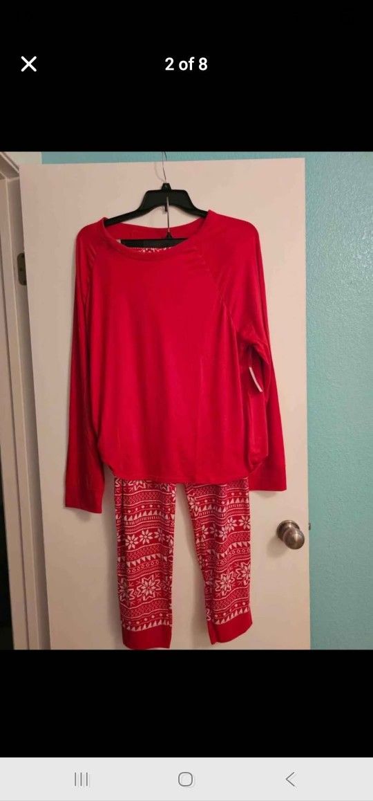 New Woman's size XL pajama set! (95%Polyester 5% spandex)


