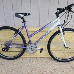 Giant Boulder Women's 26in Mountain Bike 