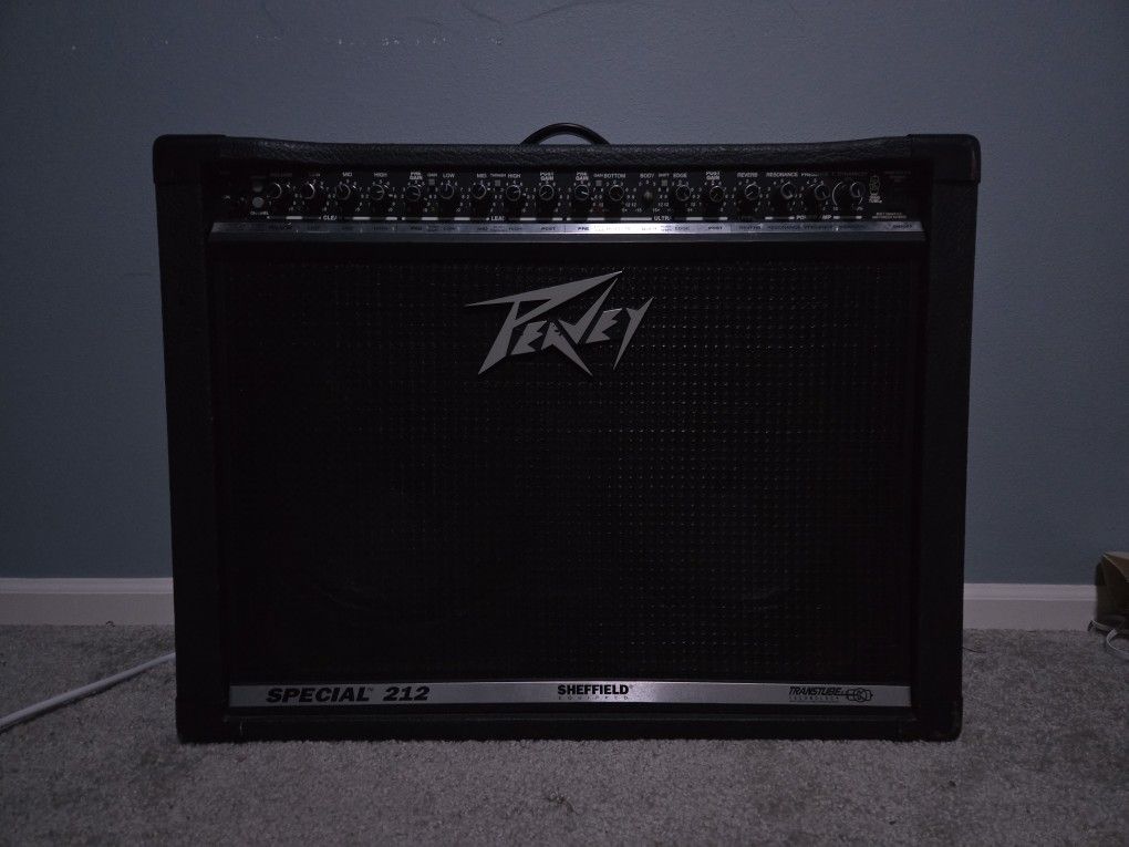 Peavey Special 212 Solid State w/ Sheffield Speakers
