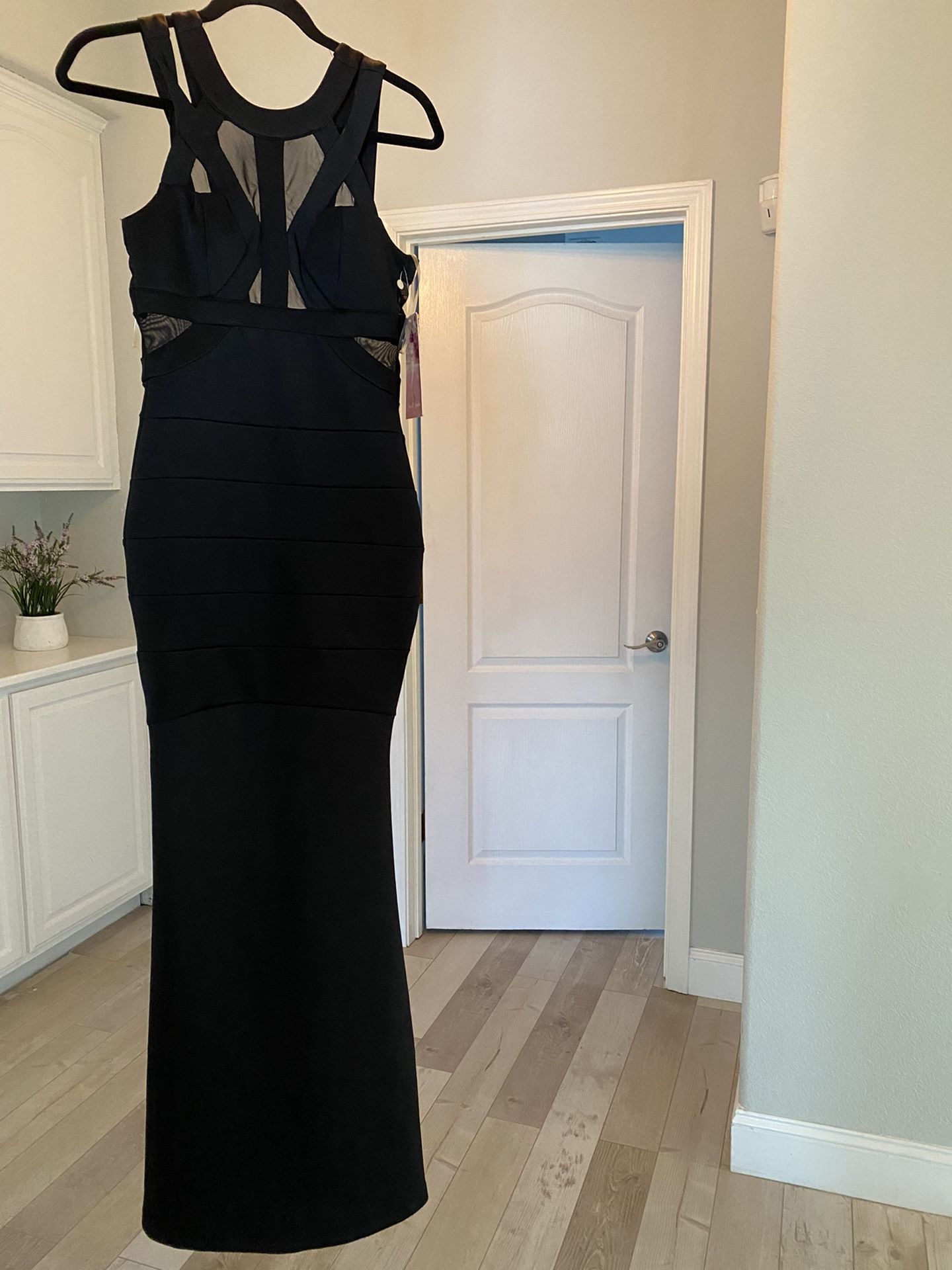 Woman’s Black Mermaid Style Maxi Dress Size Small New