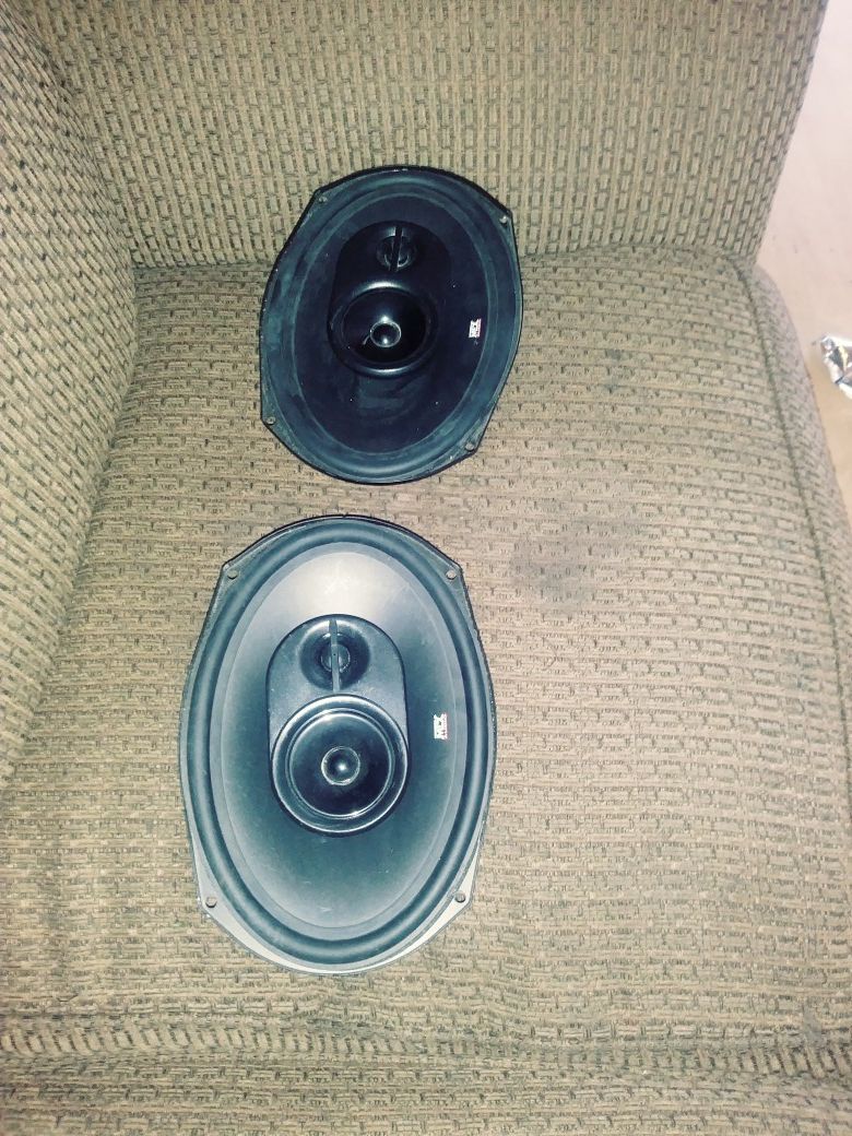 Son 2 bosinas para carro en buenas condisiones