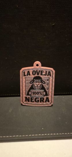La oveja negra (the black sheep) keychain