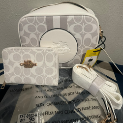 White coach purse 😍*