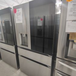 $1900(MSRP$4299, Save $2399)LG SMART French 4 Door Refrigerator With InstaView and Soft-close Hinges