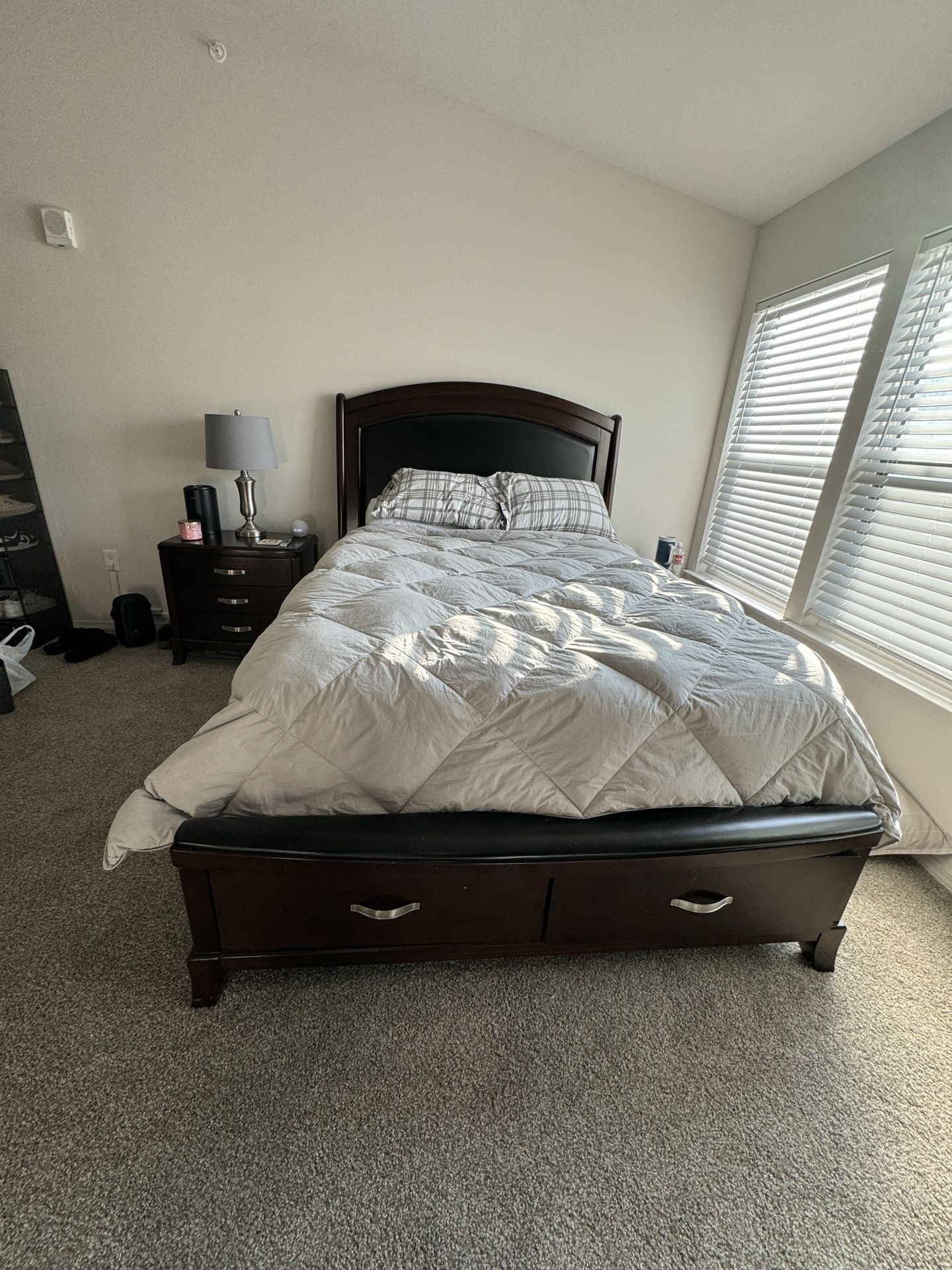 Queen 3 Pc Bedroom Set ( New Mattress Included )