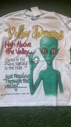 Valley Dreams Alien Graphic T-Shirt