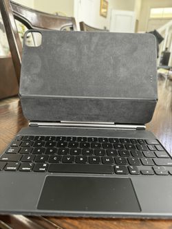 iPad Pro Magic Keyboard (11 inch screen)
