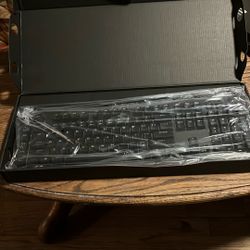 New EVGA Z12 RGB GAMING KEYBOARD WITH CORD $40