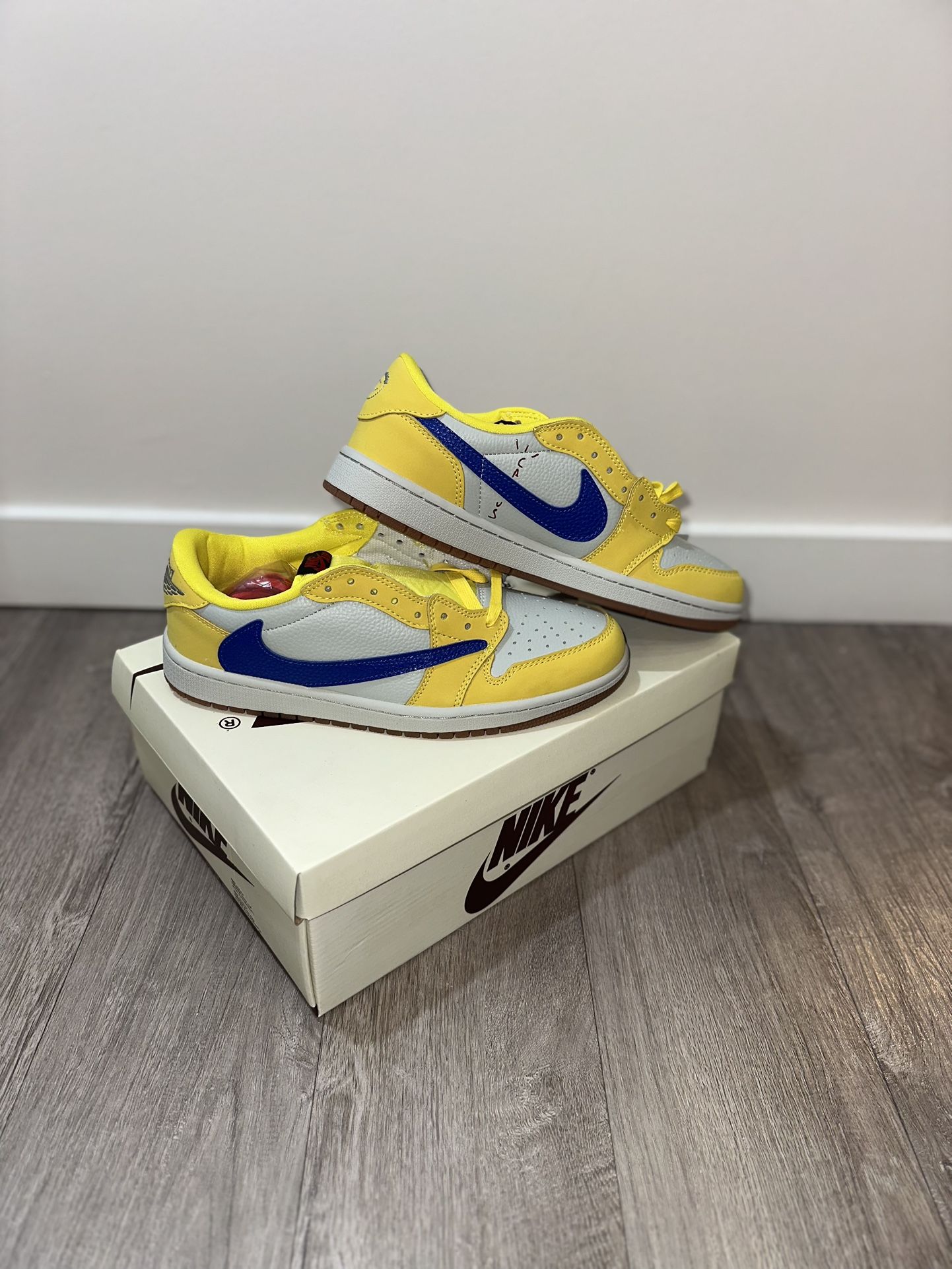 Jordan 1 Retro Low Travis Scott โCanaryโ