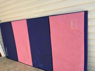 4ft x 8ft Gymnastic mat in GOOD Condition!
