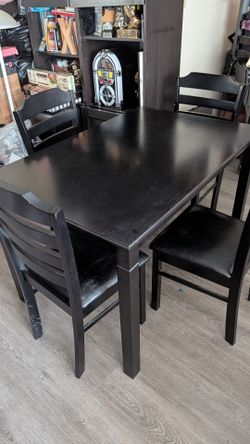 200.00 OBO 5 Piece dinette set