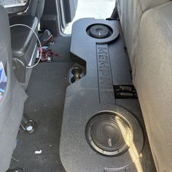 2 8in Mojo Subs With 1000.1 Amp