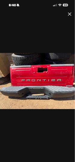 Nissan frontier tailgate and bumper