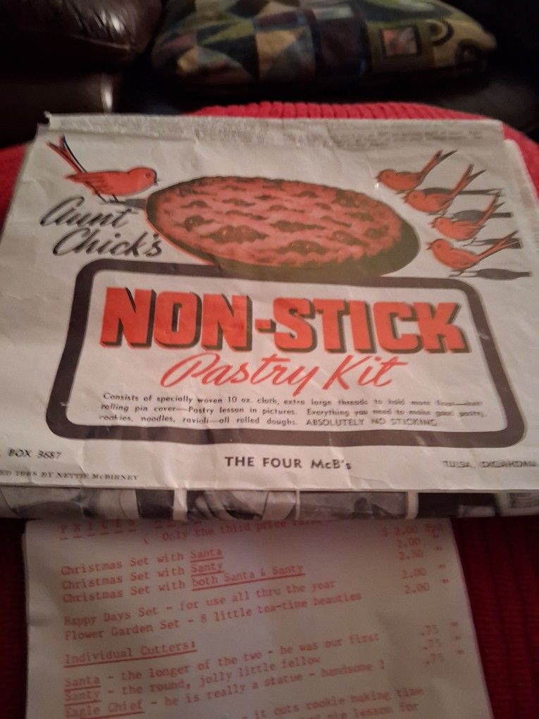 VINTAGE AUNT CHICK'S NON-STICK PASTRY KIT