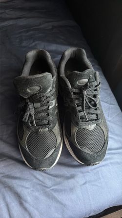 Black new balance 2002R men’s 7.5 shoe