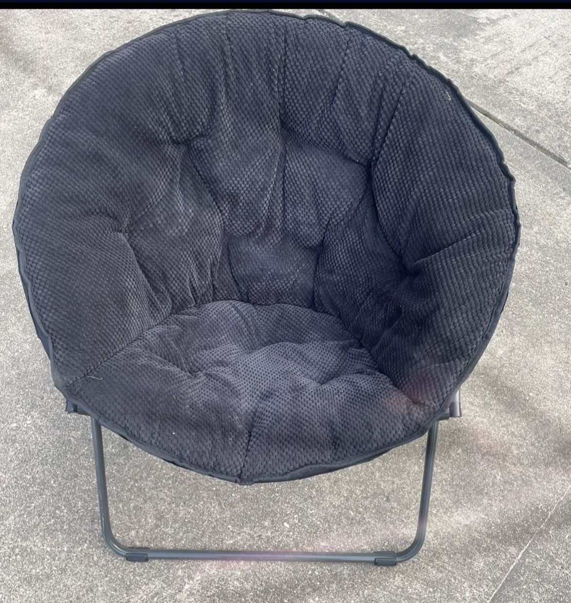 Saucer Jumbo Folding Chair