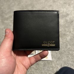 New Without Box GUCCI Bifold Wallet With COA