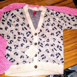 Small-Med Sweaters, Hoodies, Sweatshirts, Pullovers. Name Brand